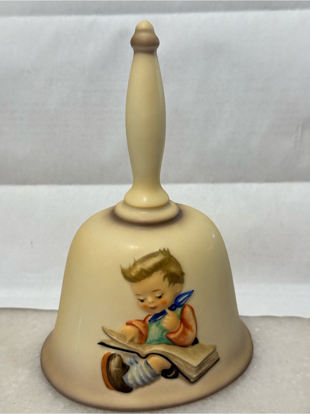 Hummel Bell 1980 3rd Edition Boy Reading Hum 702